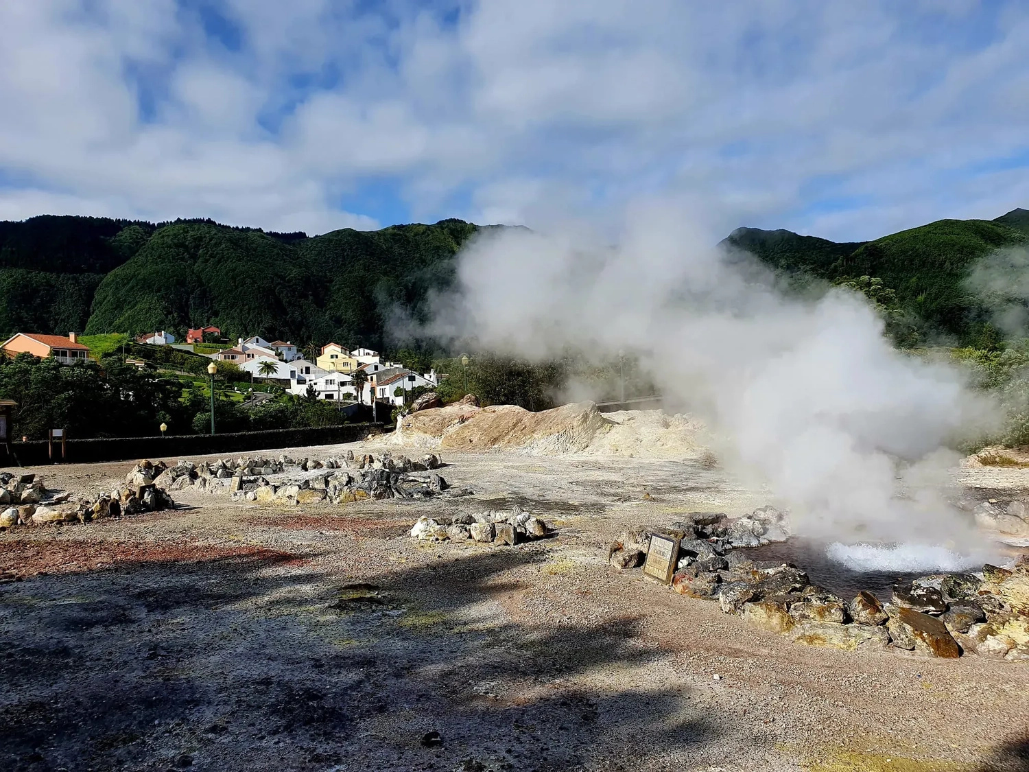 Villa Magia Verde – die geothermische Aktivität in Furnas, einem Dorf auf der Insel São Miguel auf den Azoren, Portugal. 